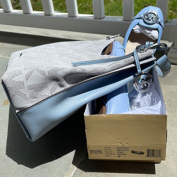 Micheal Kors Light Blue Leather&Suede Hobo bag. Pair w/matching leather shoes. - Picture 10 of 16